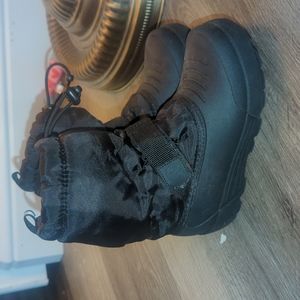 Children's north side snow boot size 12